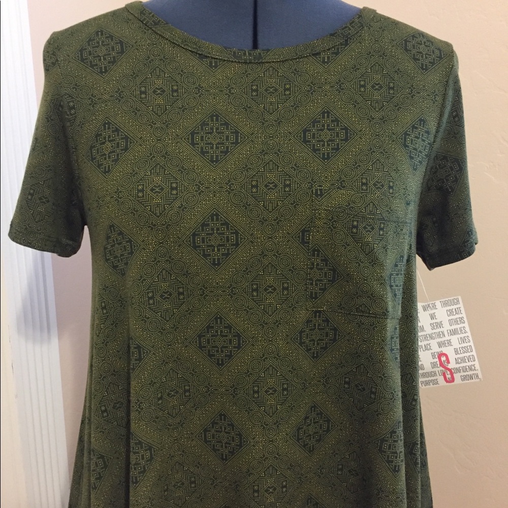 NWT: Small Lularoe Carly dark green and gold